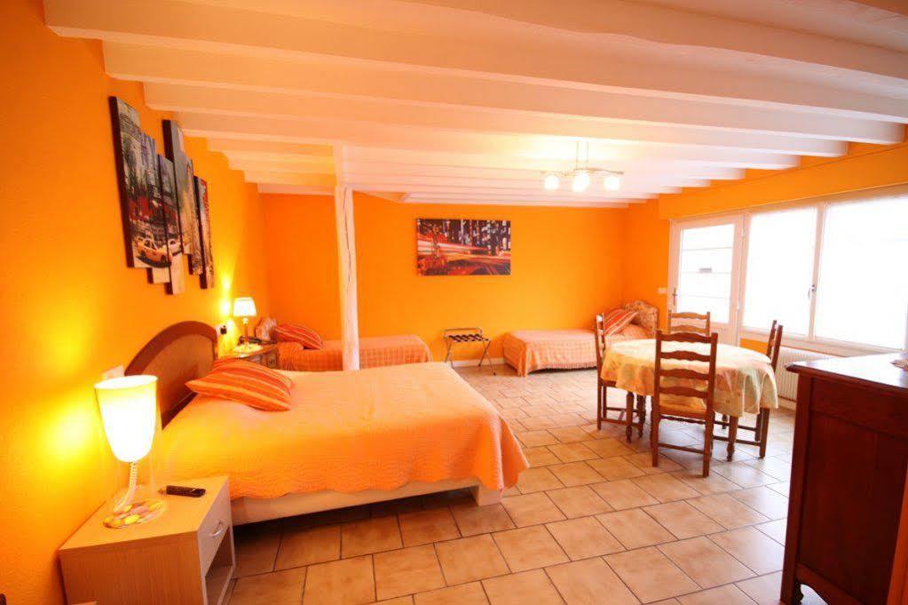 Hotel Aux Tauzins Montfort-en-Chalosse Exterior foto
