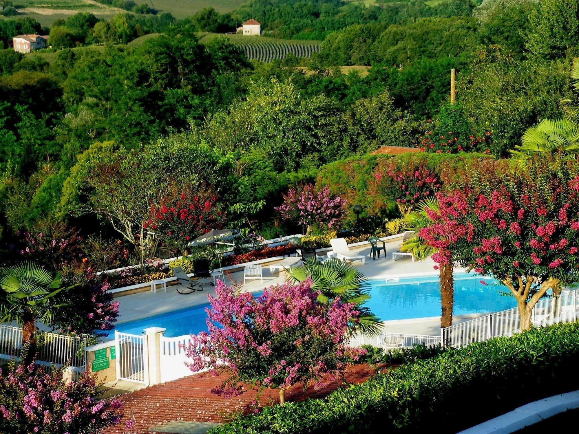 Hotel Aux Tauzins Montfort-en-Chalosse Exterior foto